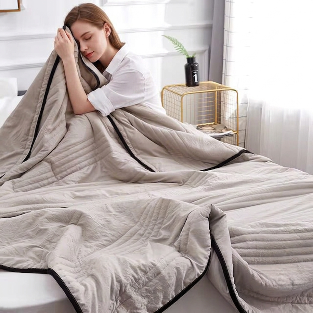 Quilt Blanket - Contrast Trim