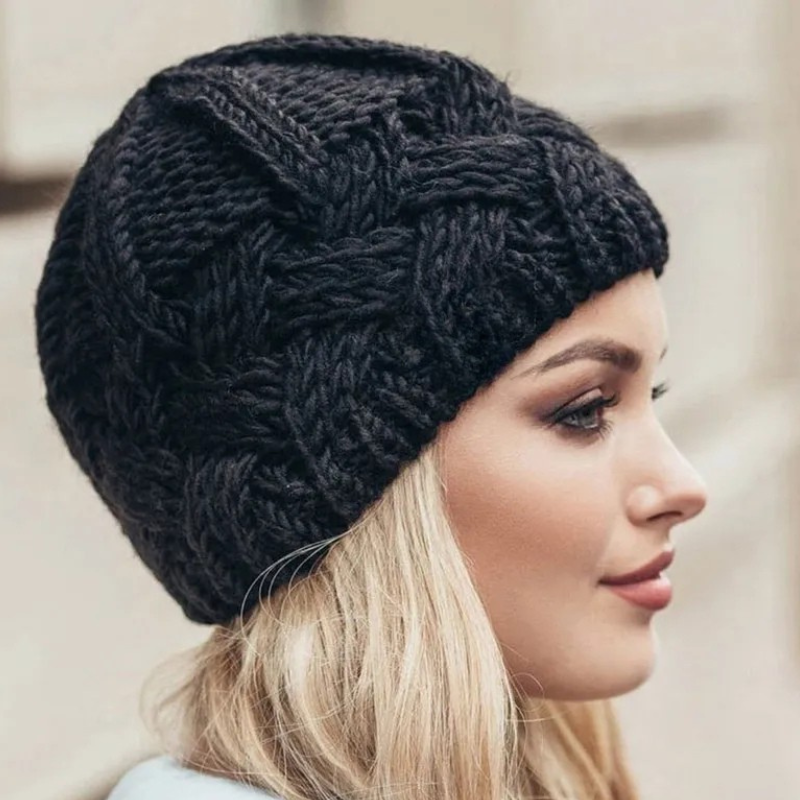 Women's Cable Knit Beanie - Chunky Yarn Hat