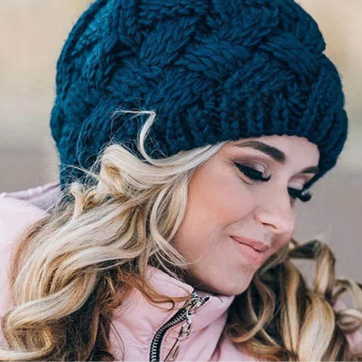 Women's Cable Knit Beanie - Chunky Yarn Hat