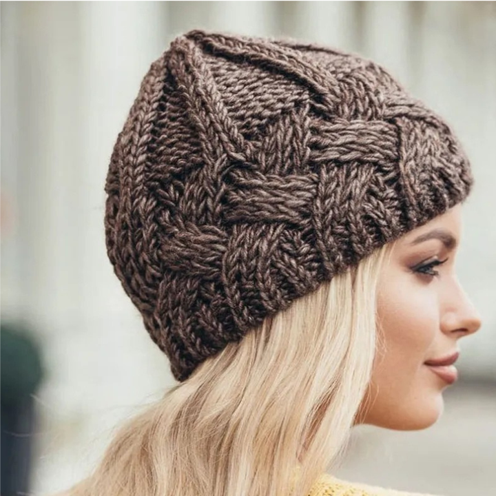 Women's Cable Knit Beanie - Chunky Yarn Hat