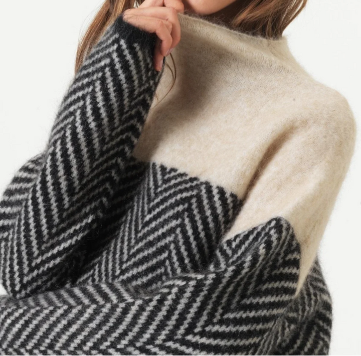 Women's Chevron Knit Turtleneck Sweater - Colour Block Long Sleeve Pullover