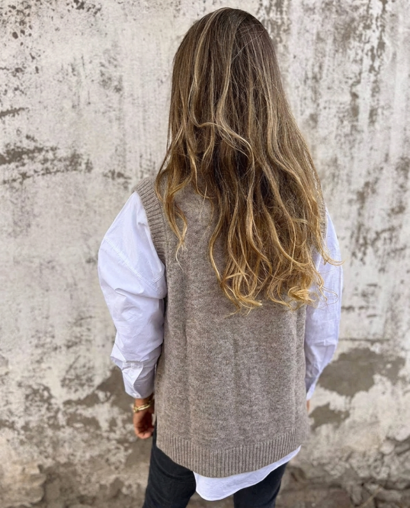 Women_s_Knit_Sweater_Vest_-_Oversized_V-Neck_Sleeveless_Pullover